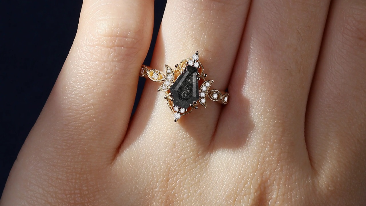 A Dark Romance: The Rise of Black Engagement Rings at StarlandUS